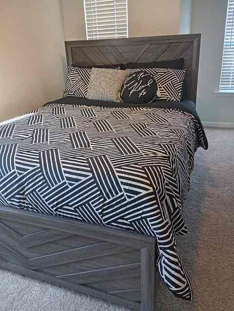 QUEEN BED #1