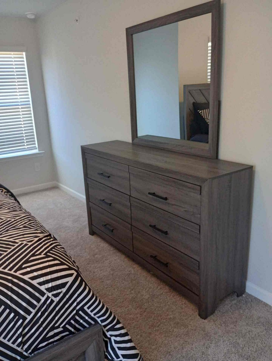 QUEEN DRESSER #1