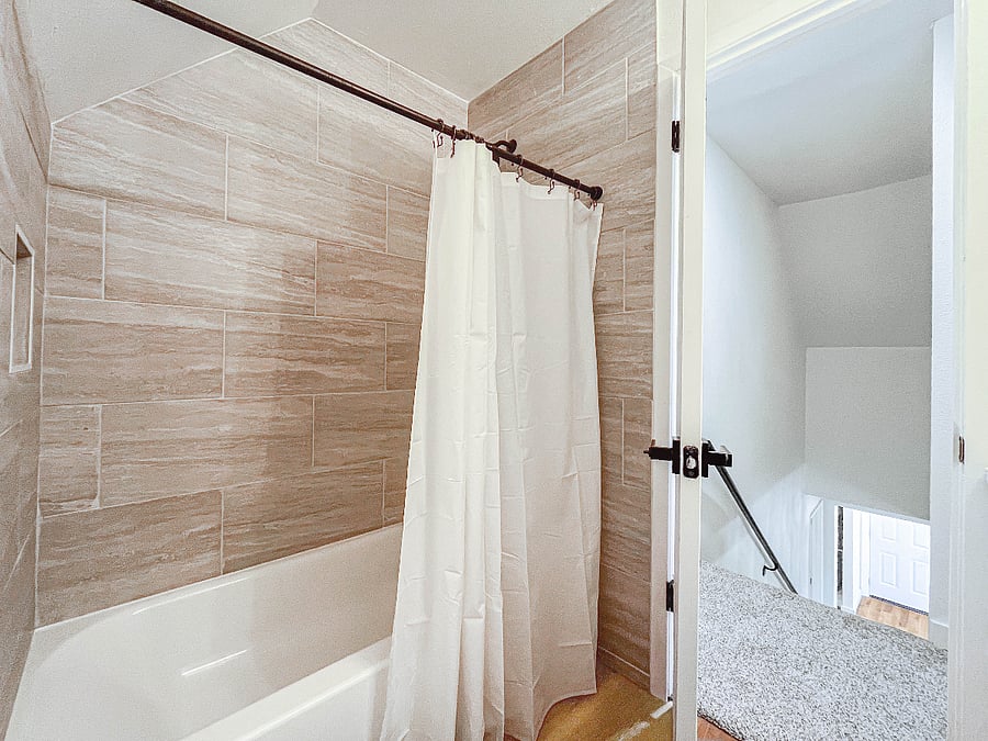 Upstairs full bath