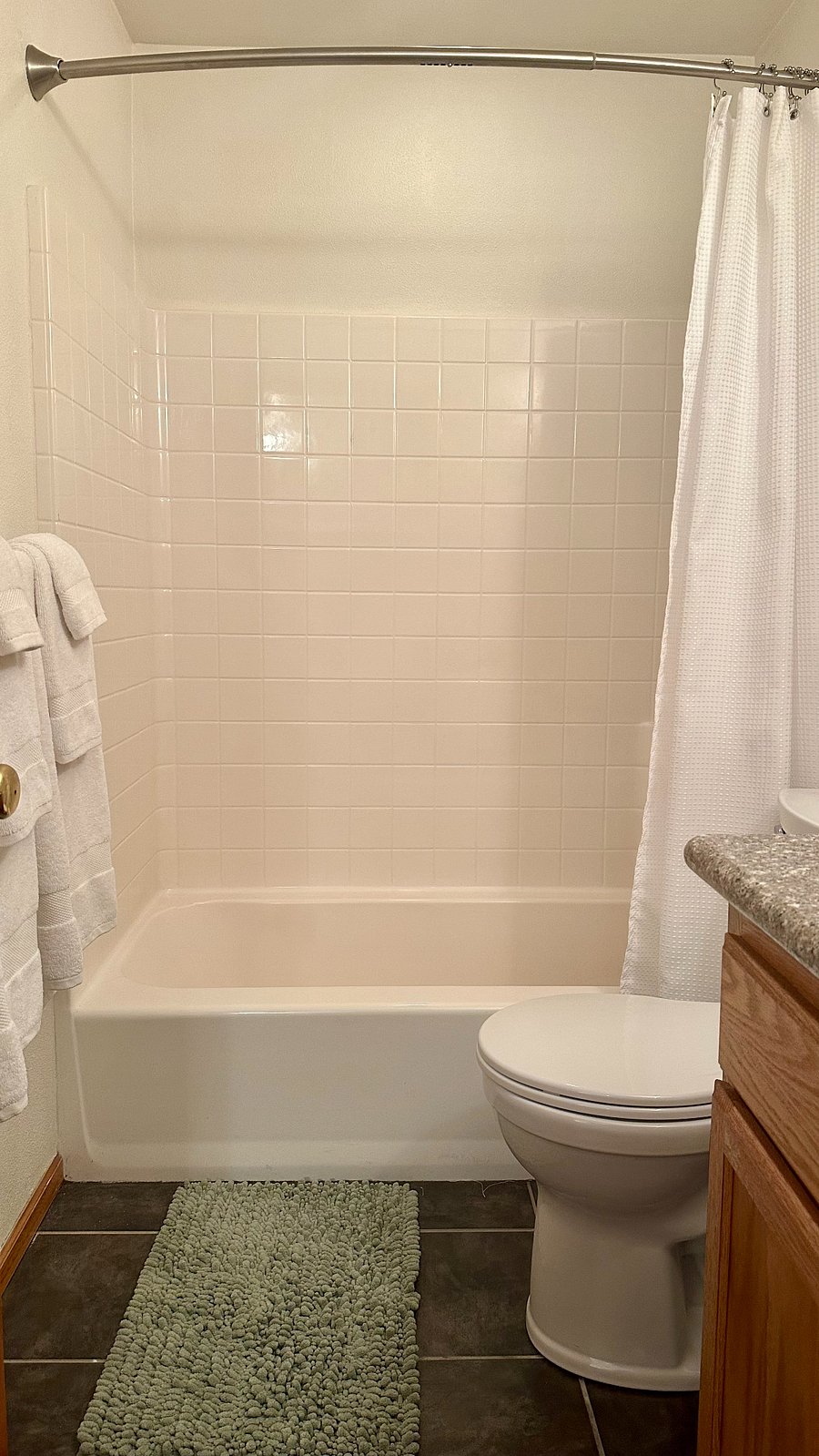 Bath tub / shower
