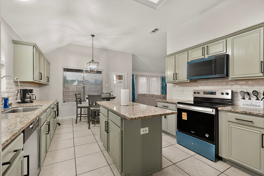 Furnished Finder property 1024348_1 photo 9