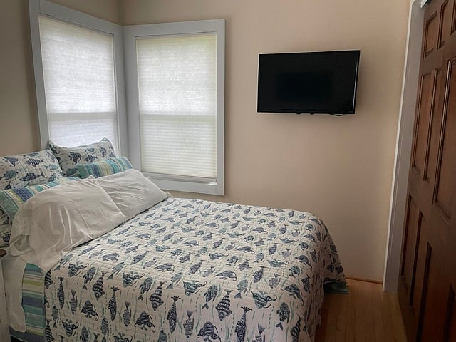 Full bed with TV