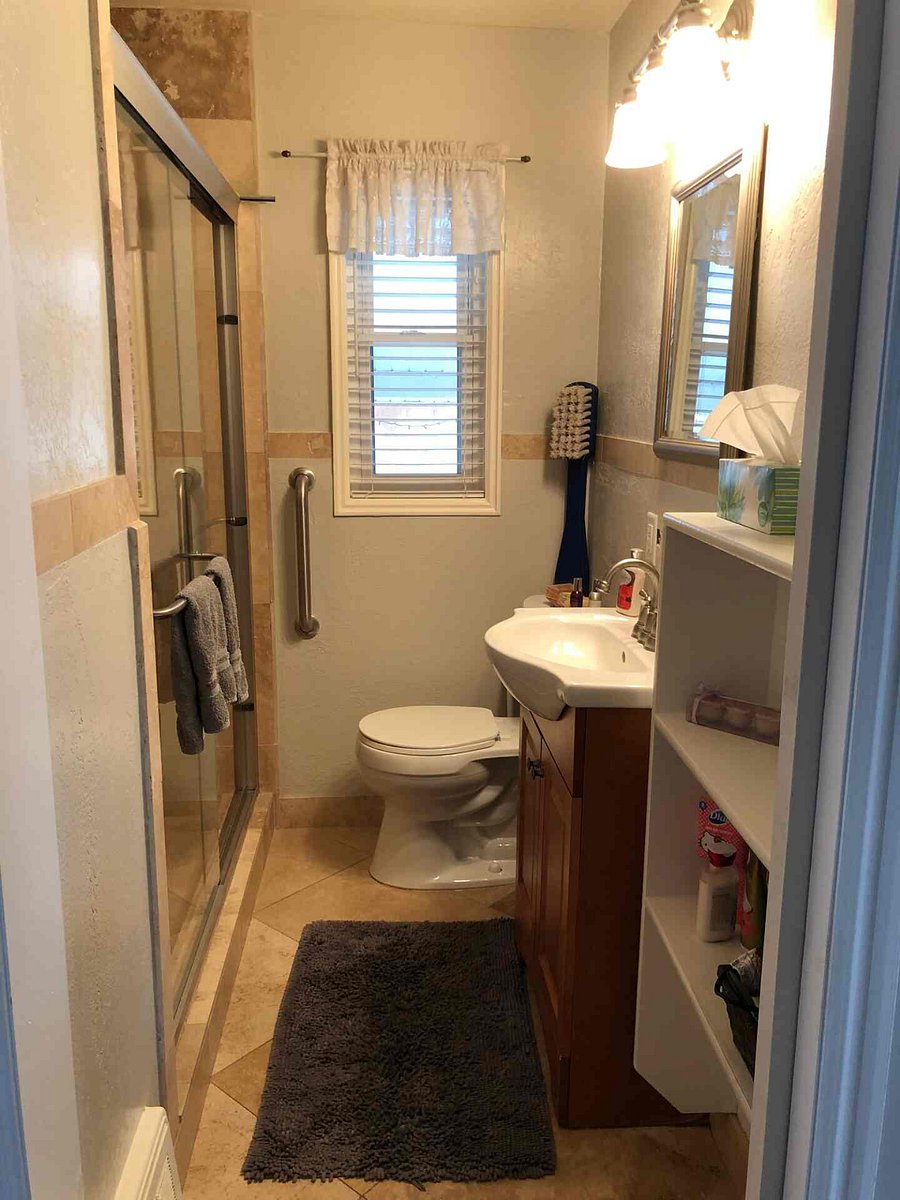 Bathroom 2 - upstairs