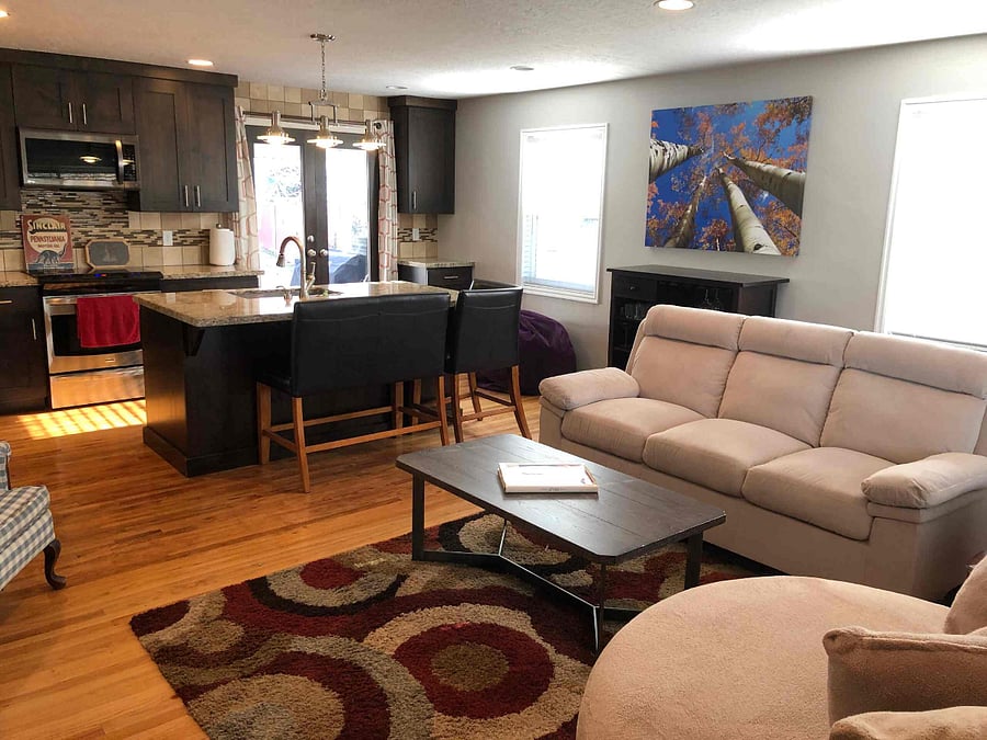 Open kitchen & living room area