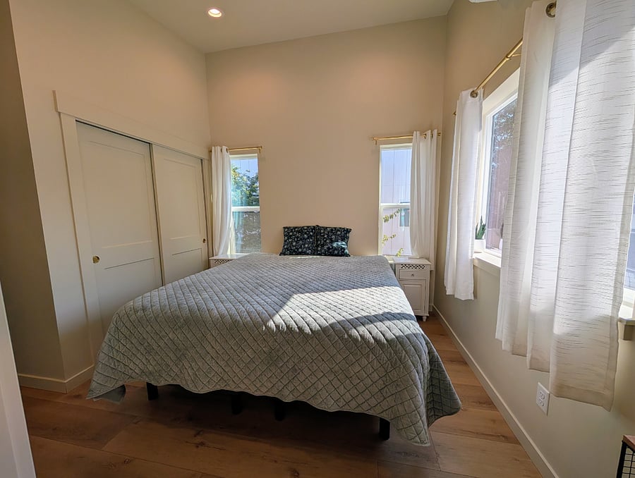 King size Puffy mattress with dual adjustable bedframe and mini-split for temperature management
