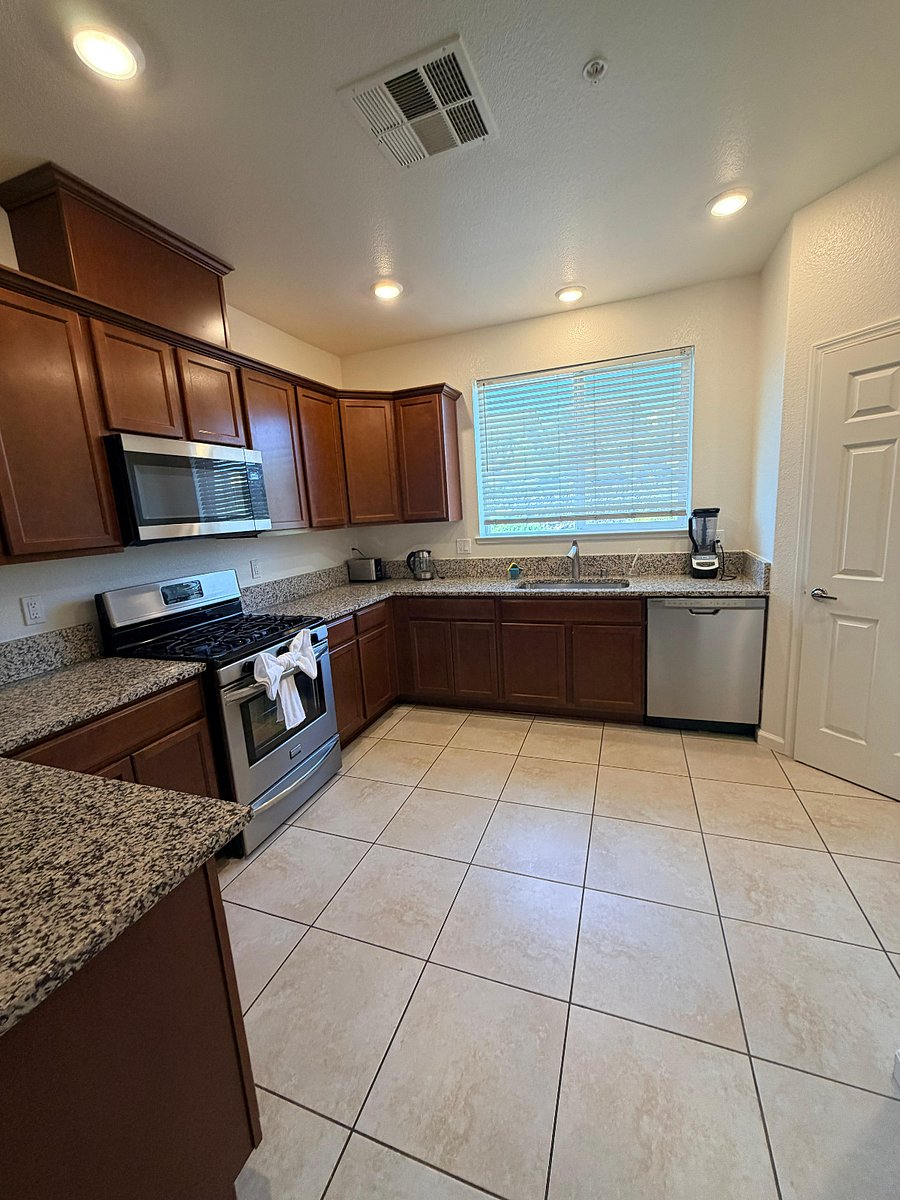 Furnished Finder property 1024492_1 photo 3