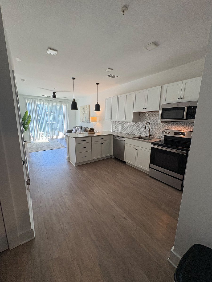 Furnished Finder property 1024503_1 photo 11