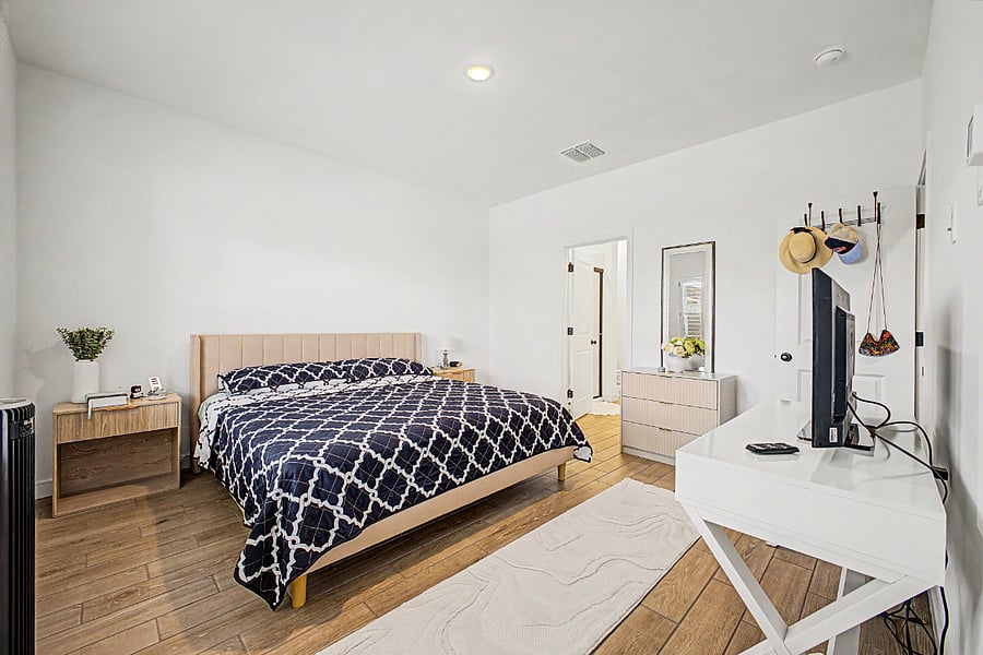 Master bedroom (King)
