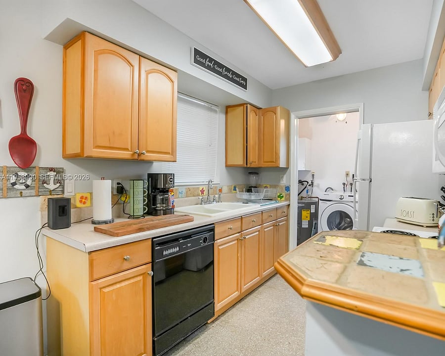 Furnished Finder property 1024615_1 photo 10