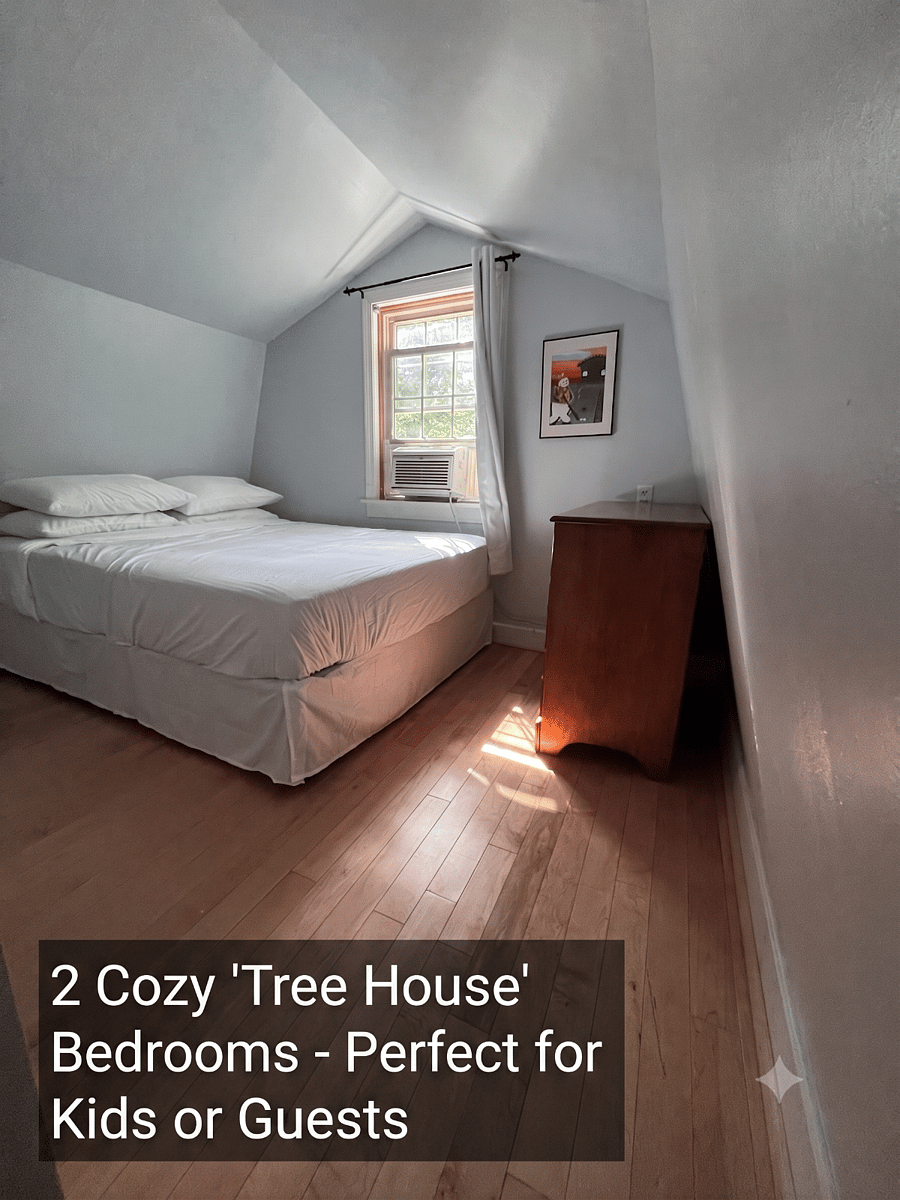 2 second floor bedrooms (queen beds)