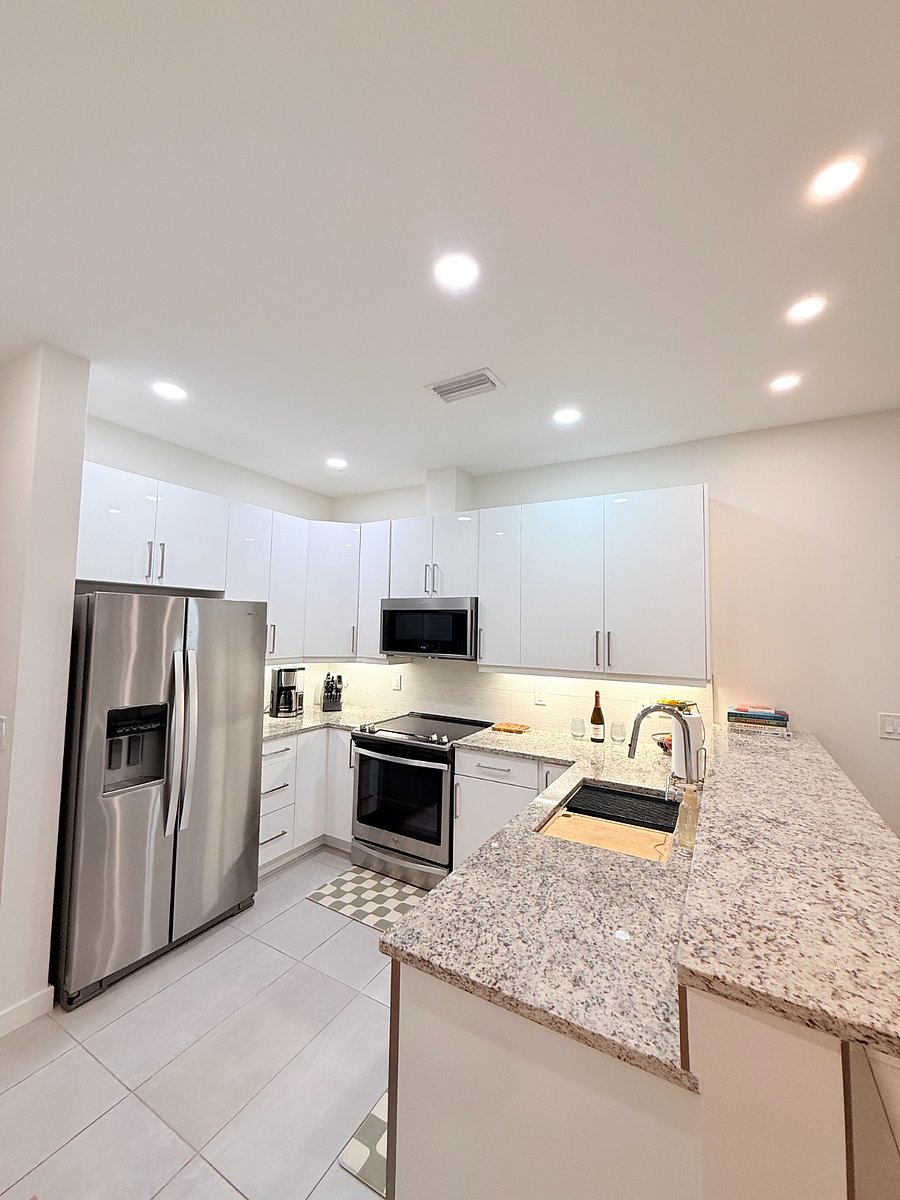 Full kitchen