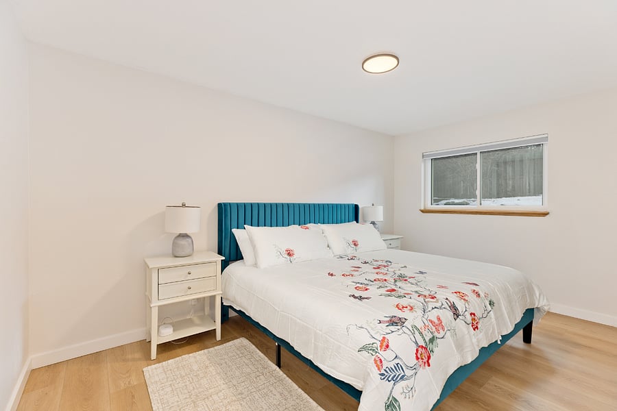 Bedroom 2: king bed