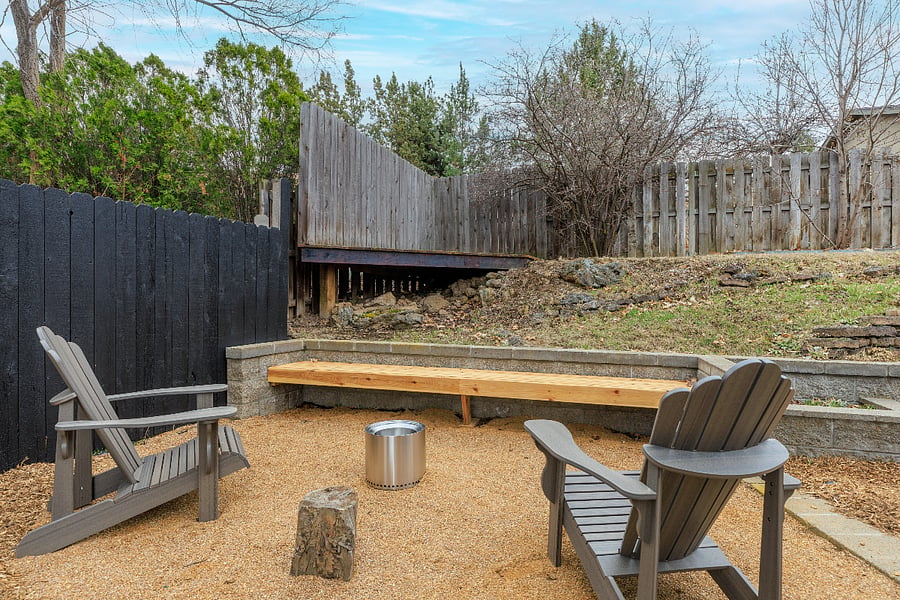 Outdoor fire pit