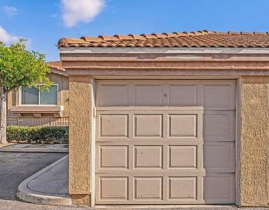 1 private car garage.