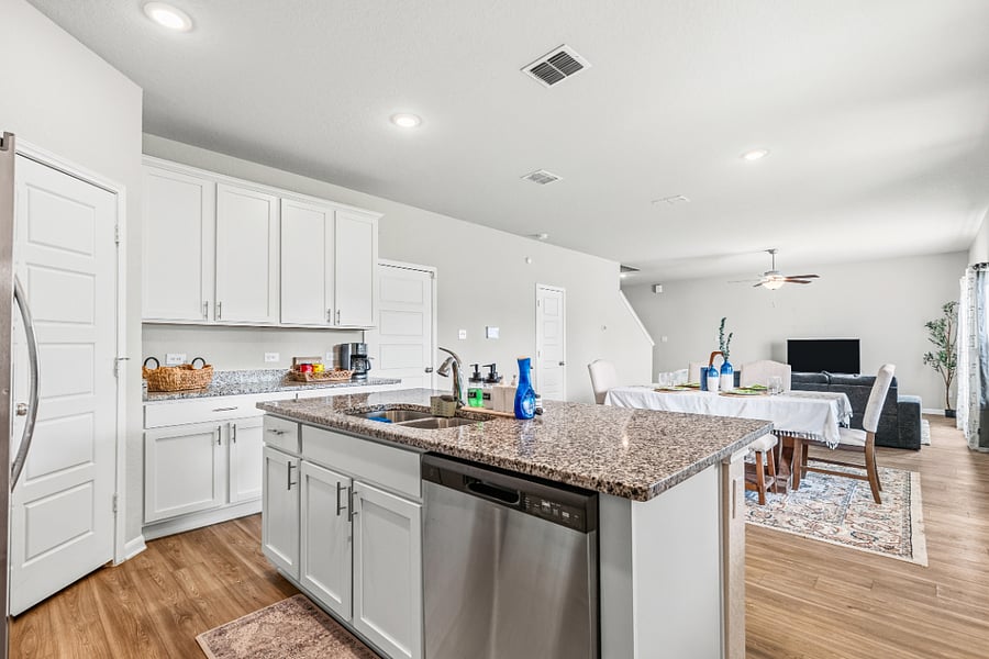 Furnished Finder property 1024727_1 photo 11