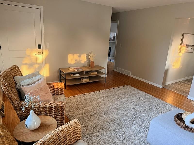 Furnished Finder property 1024749_1 photo 3