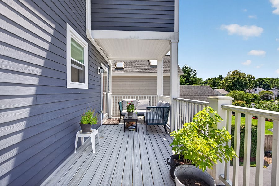 2nd floor exclusive deck