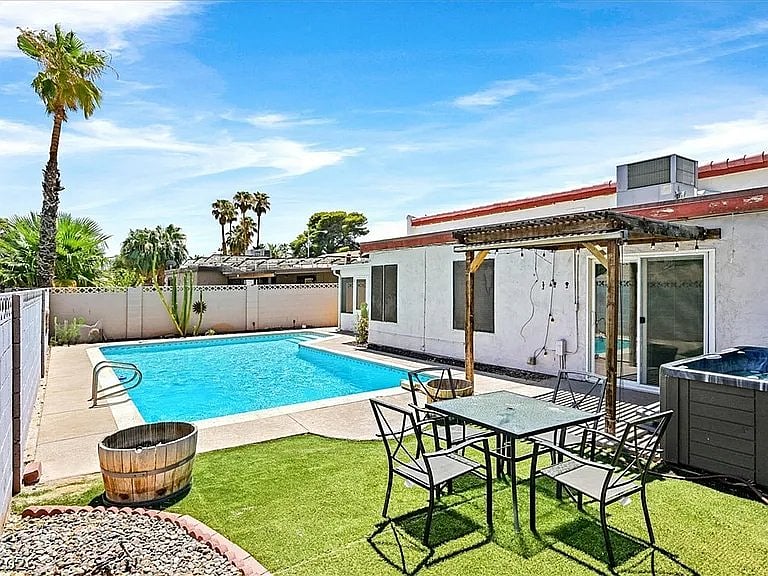 Furnished Finder property 1024762_1 photo 23