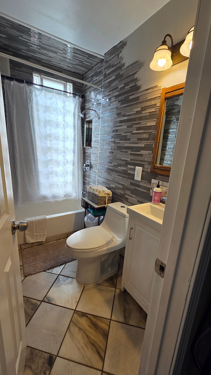 Furnished Finder property 1024804_1 photo 8
