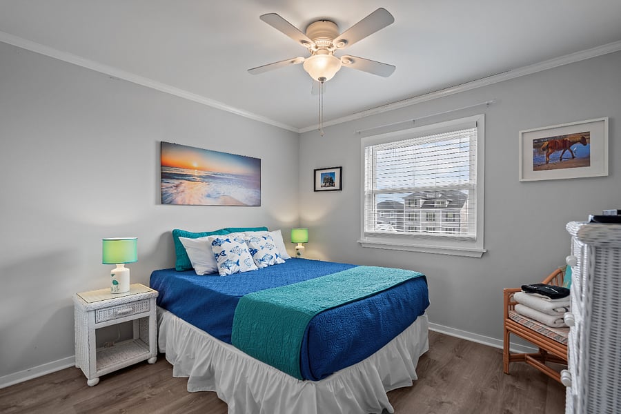 Master Bedroom with Queen Bed