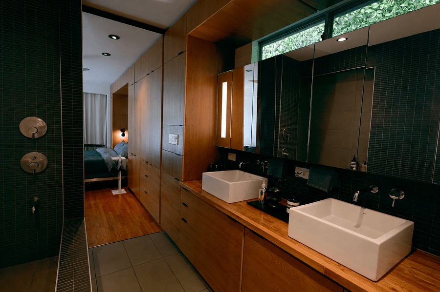 Master bathroom dual-sinks