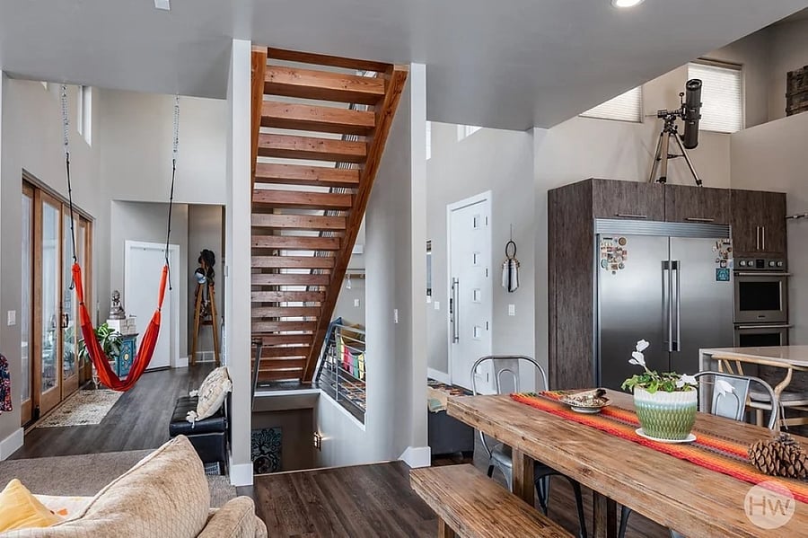 Kitchen/Entry