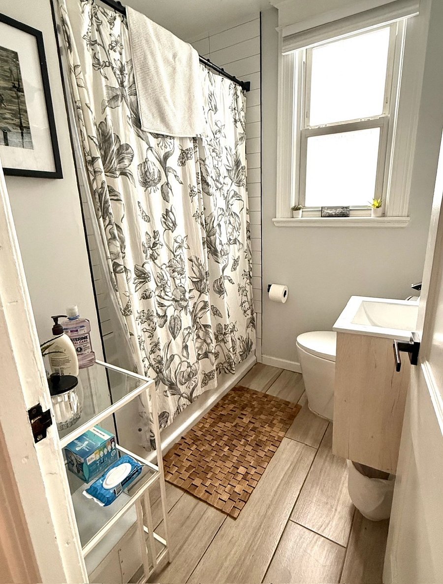 Lovely modern Bathroom.