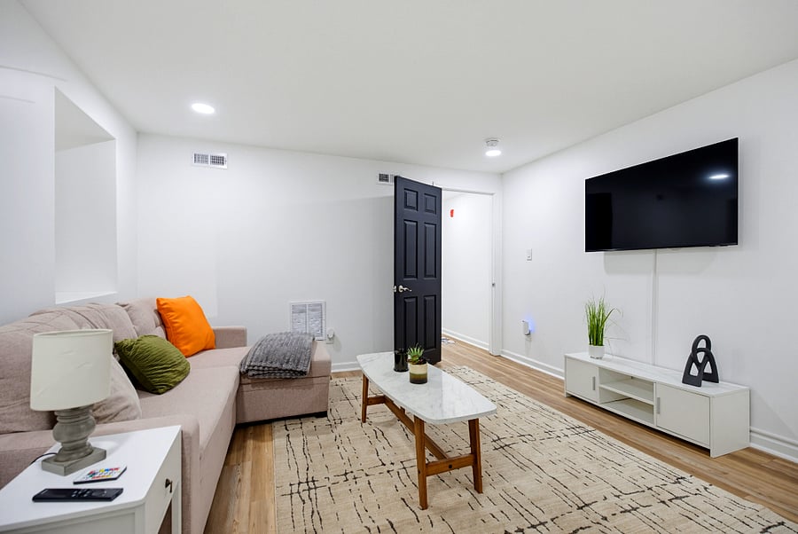 Quiet living room for relaxing entertainment and enjoyment.