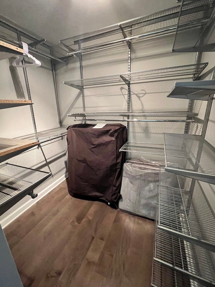 Walk-in closet