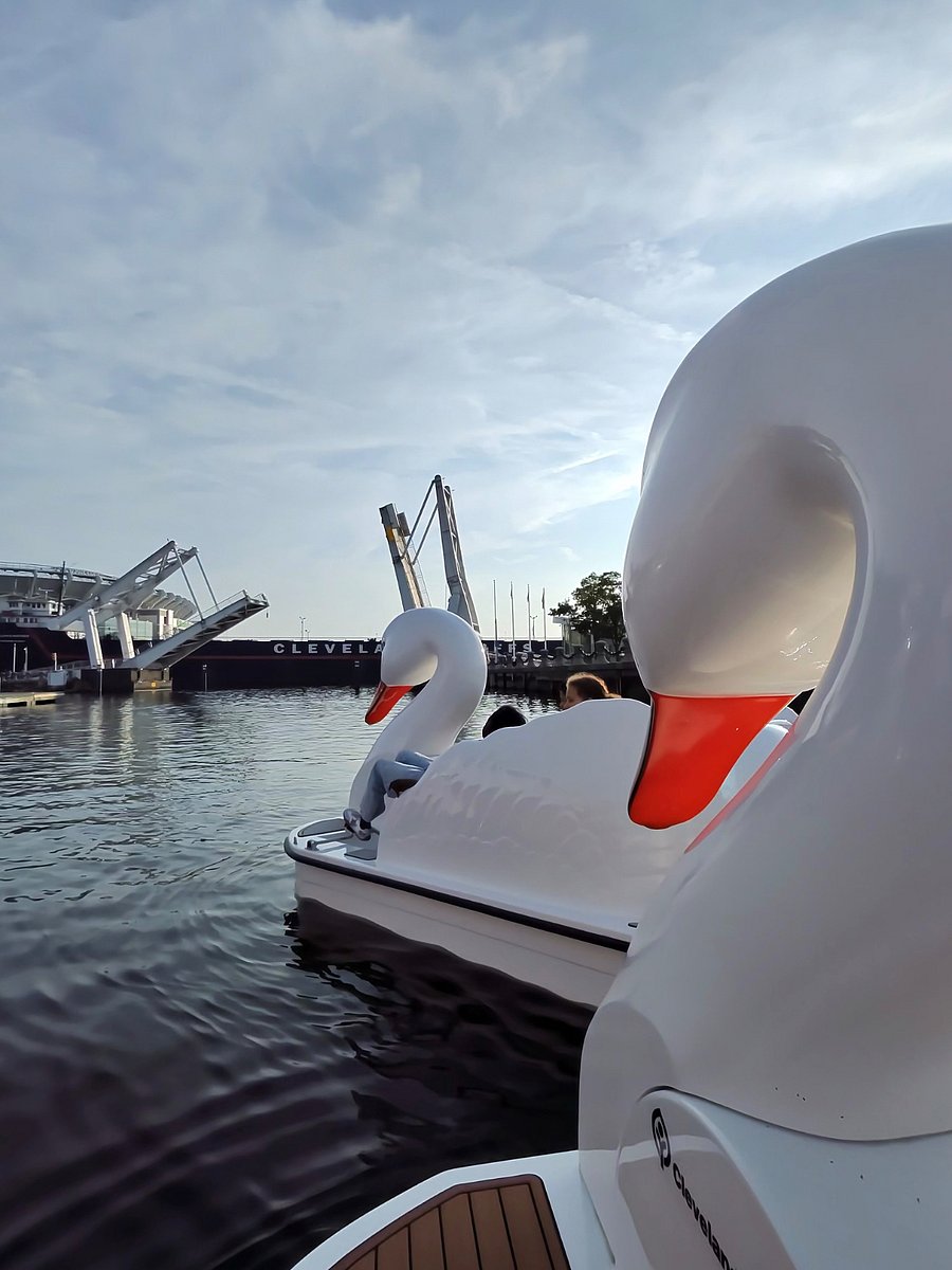     Lake Erie & Cleveland Waterfront  Spend your downtime exploring Clevelands lakefront, outdoor spaces, entertainment, and seasonal activities.