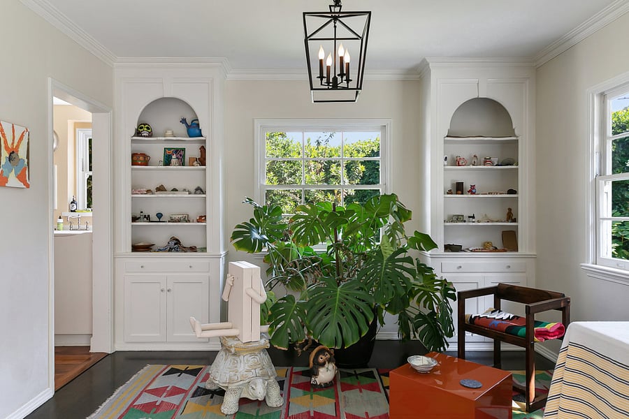 Sitting area in between the dining room and kitchen that is perfect to enjoy your morning coffee.