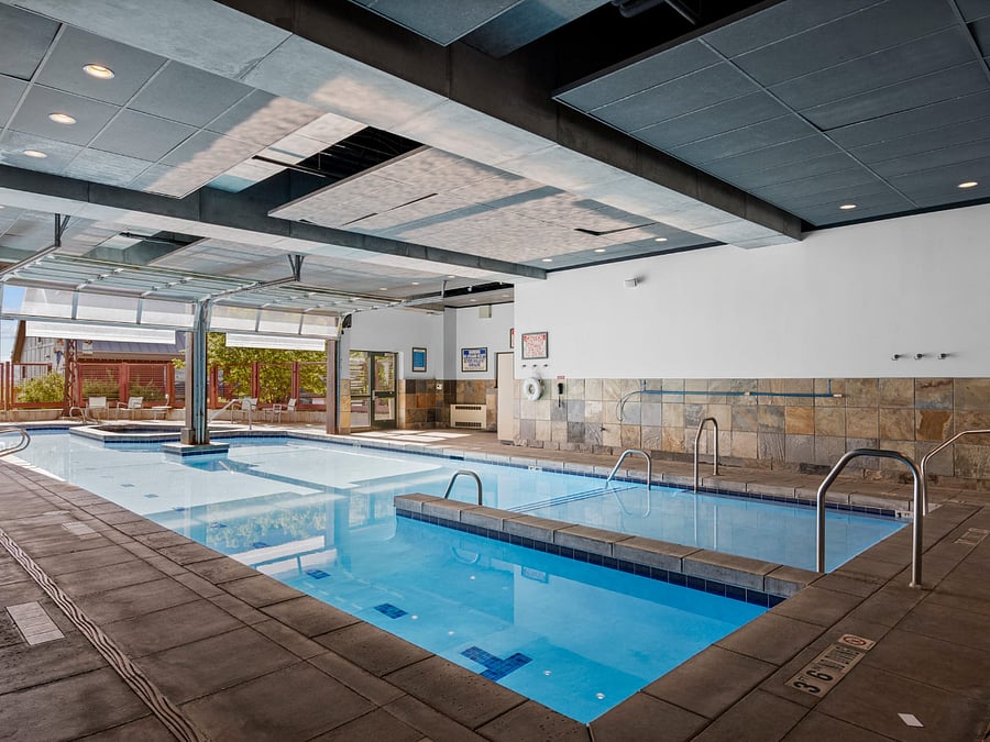 Indoor / Outdoor Pool / Hot Tub