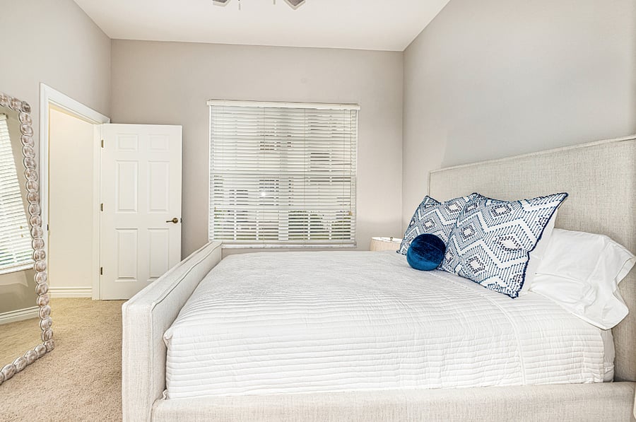 Guest bedroom with queen bed