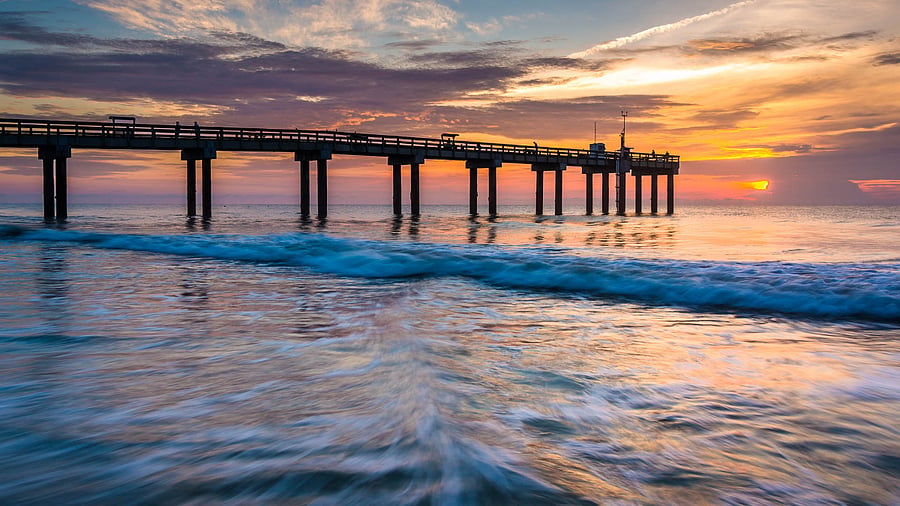 Nearby so many amazing beaches, with many piers to walk and catch the sunset or go fishing