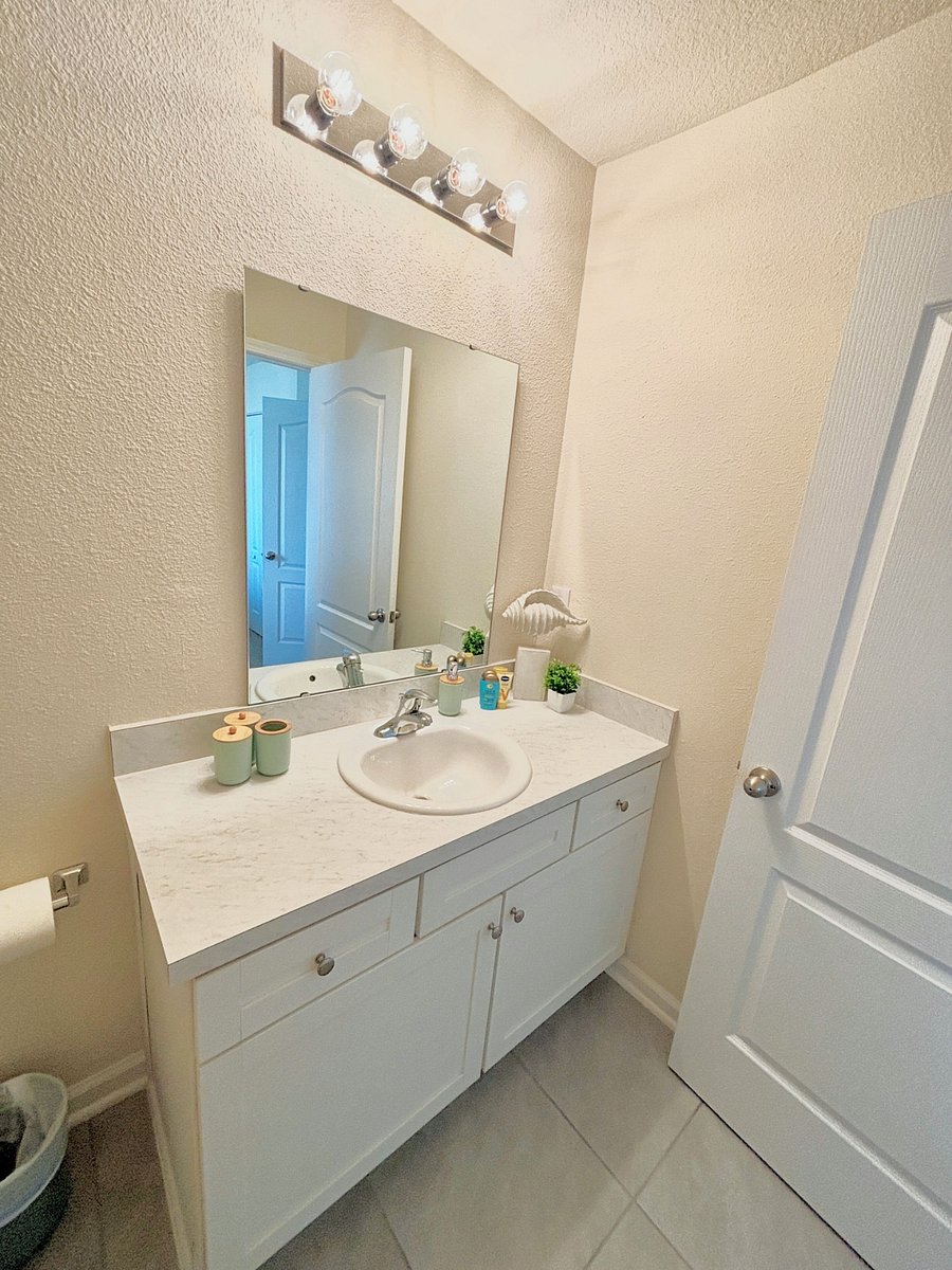 Second upstairs bathroom, en suite to second bedroom (queen bed)
