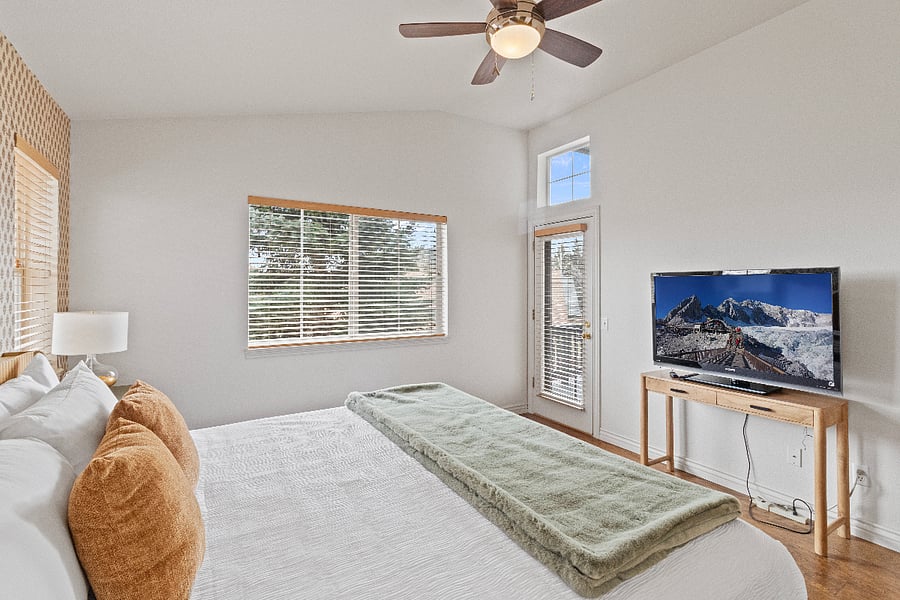 Primary Bedroom / King Bed