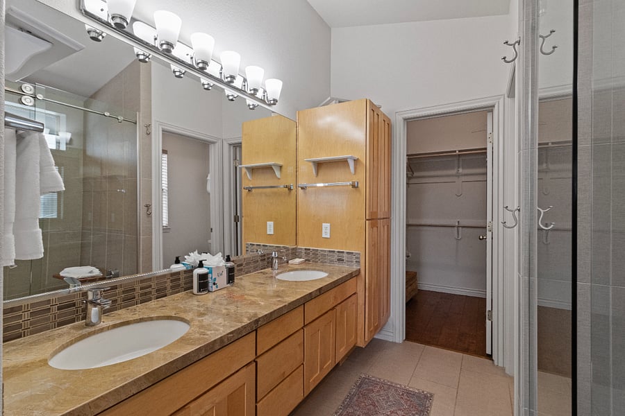 Bathroom 1 / En Suite / Shower