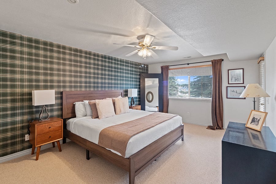 Bedroom 2 / King Bed