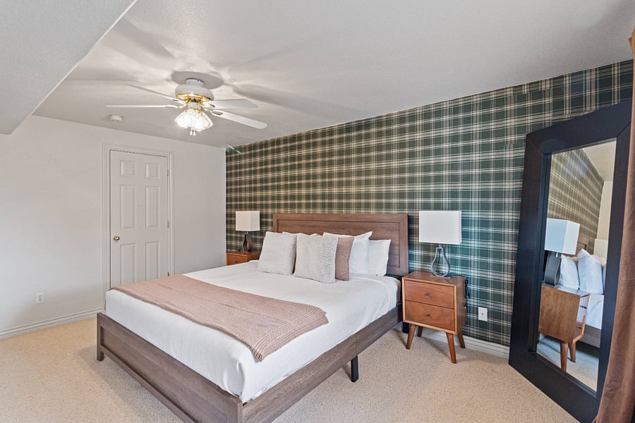 Bedroom 2 / King Bed
