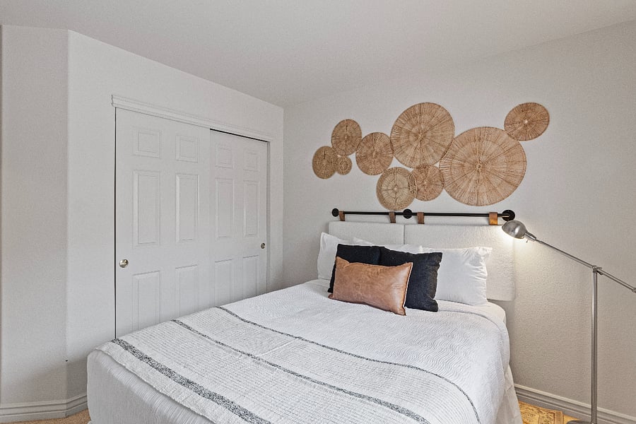 Bedroom 3 / Queen Bed