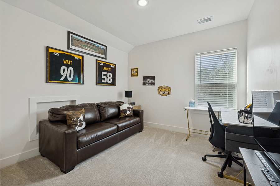 Bedroom 3 - Queen Sofa Bed with desk, chair and TV