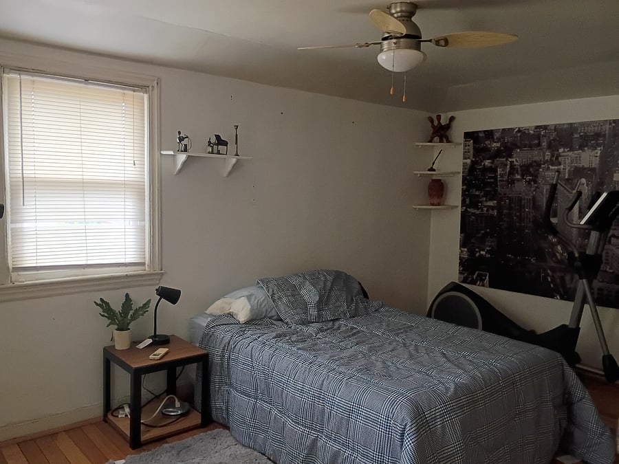 Second bedroom.
