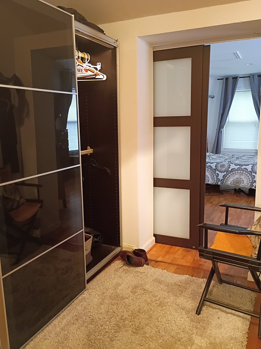 Changing room and closet.