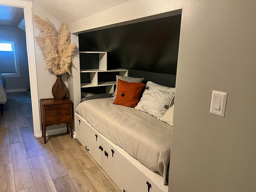 Upstairs living - extra twin bed