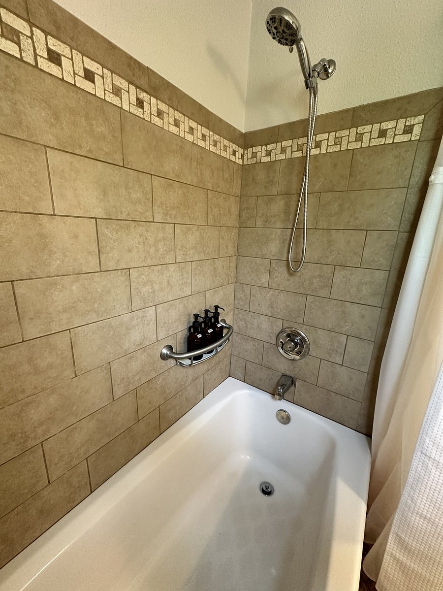 Full bathroom - upstairs