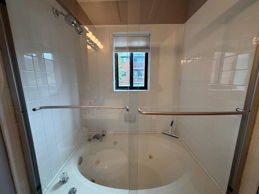 upstairs jetted tub and shower