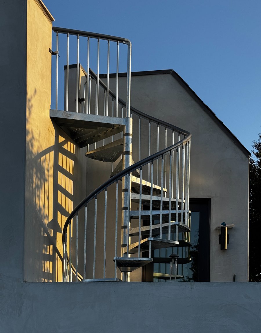 Spiral stairs to the roof