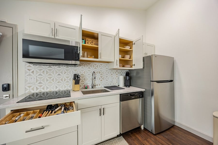Furnished Finder property 1025663_1 photo 3