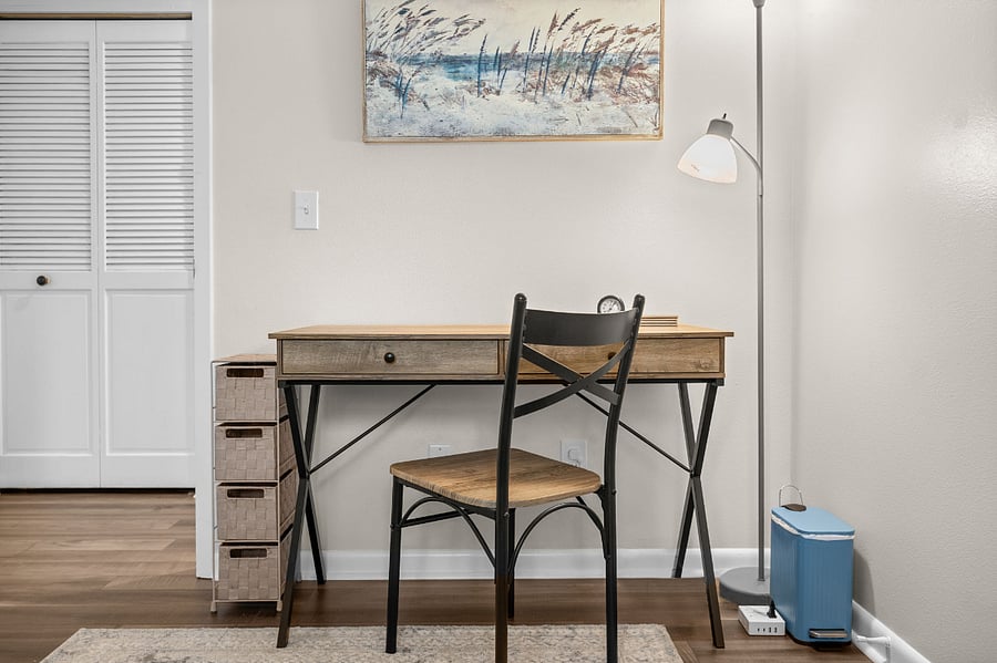 Desk in third bedroom