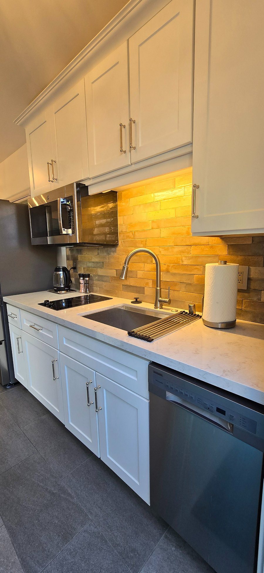 Kitchenette, Stainless Steal Sink,Lighted Workspace